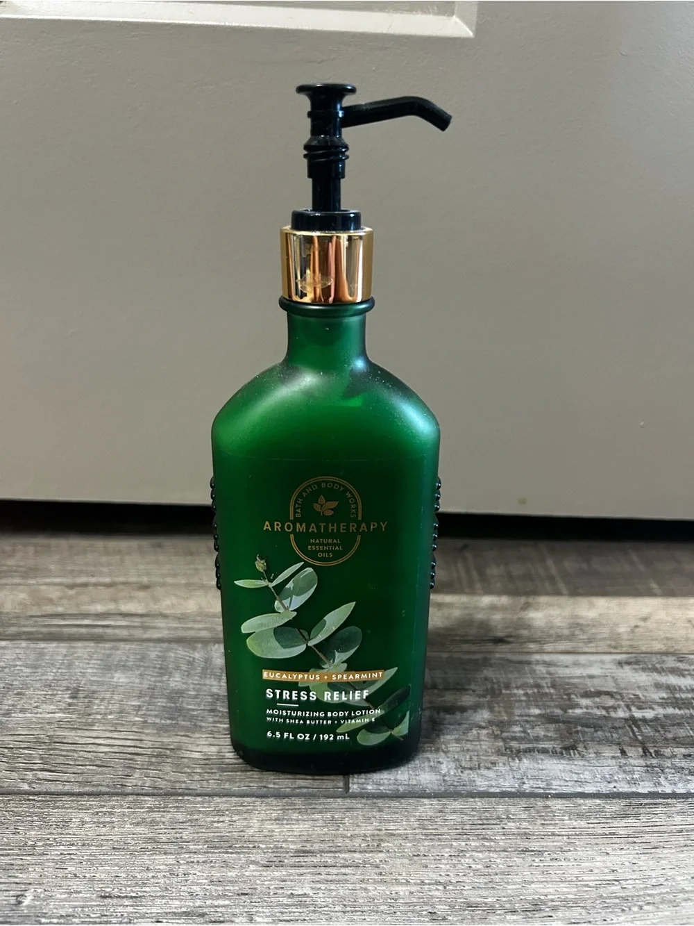 Bath & Body Works Aromatherapy Stress Relief Eucalyptus + Spearmint lotion